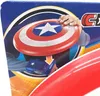 A close-up of Captain America's shield and a wrist-mounted launcher, part of a toy set, shown on its packaging. Anteprima dell’immagine prodotto