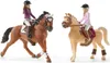 Two toy horses with riders on them, shown from the side against a white background. Anteprima dell’immagine prodotto