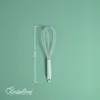 A light blue whisk is centered on a light green background, with a size indicator and a logo at the bottom left. Anteprima dell’immagine prodotto