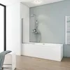 Klarer Badewannenaufsatz auf einer Badewanne mit einem Duschsystem.
 Produktbild-Vorschau