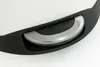 A close-up view of a handle on a recycling bin. Voir les images du produit