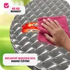 A person is wiping red sauce off a silver table with a pink cloth. The table has a textured pattern. There are green elements in the background, suggesting an outdoor setting. Text overlays highlight product features. Náhled obrázku produktu