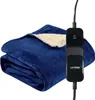 A folded blue heated blanket with a cream sherpa lining, next to its black controller. Produktbild-Vorschau