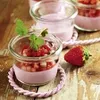 Dessert in glass jars with strawberries and mint leaves. Anteprima dell’immagine prodotto