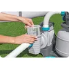 Hands are shown inserting a filter basket into a pool pump system. Produktbild-Vorschau