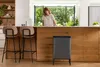 VERTO Stand-Abfalleimer – Touch-Öffnung – 54 l – Perlgrau Produktbild-Vorschau 9