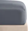 A close-up view of a fitted sheet on a mattress. Produktbild-Vorschau