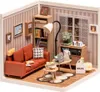 A miniature dollhouse room with furniture and accessories, set up as a cozy living space. Anteprima dell’immagine prodotto