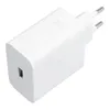 A white USB-C charger with the wattage printed on it. Voir les images du produit