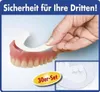 A hand is shown placing a liner into a set of dentures. Produktbild-Vorschau