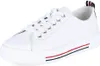 A white sneaker with red and blue stripes on the sole and heel. Produktbild-Vorschau