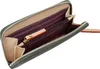 An open wallet showing its internal compartments. Anteprima dell’immagine prodotto