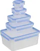 A stack of five clear plastic food storage containers with blue lids, arranged in descending size from bottom to top. Produktbild-Vorschau