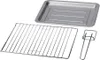 A baking tray, wire rack, and tongs for an oven, arranged on a white background. Anteprima dell’immagine prodotto