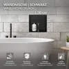 A black wall niche installed in a tiled bathroom wall above a bathtub, with two bottles and a razor inside. Below the bathtub are four icons with accompanying text describing product features. Voir les images du produit