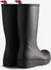 A pair of black Hunter Play Tall boots shown from the back. Produktbild-Vorschau