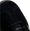 A close-up view of the toe area of a black sneaker. Voir les images du produit