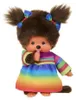 Fille en robe arc-en-ciel | Poupée Monchhichi de 20 cm | Voir les images du produit 2