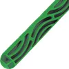 A close-up of a green cleaning tool with a black interior. Voir les images du produit