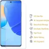 A screen protector is shown next to a smartphone with a blue background. Icons and text describing the features of the screen protector are on the right side of the image. Produktbild-Vorschau