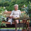 Relaxdays Gartentisch mit Schirmloch, antike Optik, Produktbild-Vorschau 5