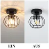 A split image showing a ceiling light fixture in both on and off states, with German text labels. Voir les images du produit