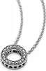 A close-up studio shot of a silver necklace with a circular pendant. Anteprima dell’immagine prodotto