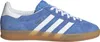 A side view of a blue Adidas Gazelle Indoor sneaker with white stripes and a tan sole. Produktbild-Vorschau