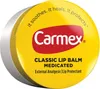 A close-up, slightly angled view of a Carmex Classic Medicated Lip Balm tin. Anteprima dell’immagine prodotto