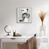 Gerahmtes Poster - Rahmen in heller Eiche - Chinchilla Frau Produktbild-Vorschau 6