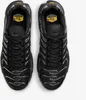 A top-down view of a pair of black Nike Air Max Plus SE sneakers with silver accents. Podgląd zdjęcia produktu