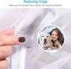 A close-up of a white mesh fabric with a finger showing lint and pet hair, and an inset circular image of a girl hugging a dog. Produktbild-Vorschau