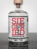 A bottle of Siegfried Rheinland Dry Gin is shown against a white background, with water droplets on the bottle. Produktbild-Vorschau