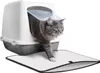 A cat is stepping out of a litter box onto a litter mat. Produktbild-Vorschau