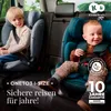 Two children are sitting in car seats in the back of a car. Anteprima dell’immagine prodotto