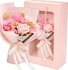Set regalo con un bouquet di profumati fiori di sapone rosa Anteprima dell’immagine prodotto 3
