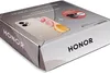 A product box for a Honor smartphone and earbuds. Produktbild-Vorschau