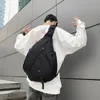 Grand sac sling noir, sac à dos sling imperméable en tissu Voir les images du produit 6