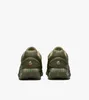 Rear view of a pair of Nike Air Max Dn sneakers. Produktbild-Vorschau