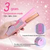 A hand holding a pink hair straightener decorated with rhinestones, with text overlays describing its features. Produktbild-Vorschau
