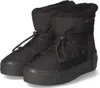 A pair of black Calvin Klein snow boots. Voir les images du produit