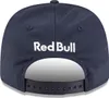 The back of a navy blue baseball cap with white text. Anteprima dell’immagine prodotto