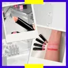 ZMILE Lippenstifte mit Nahaufnahme und Farb-Swatches auf dem Unterarm – natürliche, pinke, rote und nude Farbtöne. Anteprima dell’immagine prodotto