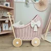 Puppenwagen aus Weide in der Farbe rosa mit Bettwäsche Produktbild-Vorschau 2