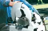 A person is using a Makita metal cutting saw to cut a piece of metal. Anteprima dell’immagine prodotto