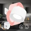 A product image with promotional icons in the foreground and a blurred background of a room. Anteprima dell’immagine prodotto