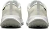 The back view of a pair of white and gray athletic shoes. Podgląd zdjęcia produktu
