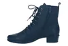 A side view of a black lace-up boot with a zipper on the side. Voir les images du produit