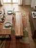 Draufsicht auf eine 160 cm lange Holzbank mit Metallbeinen am Esstisch, arrangiert auf einem beigen Teppich in einem stilvollen Esszimmer._#sku_SAFWL7.291# Produktbild-Vorschau
