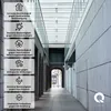 An interior walkway with a glass ceiling, flanked by stone walls and arches. Text boxes with icons and descriptions are overlaid on the left side. Produktbild-Vorschau